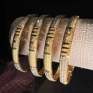 Unique Zone Gold and Multicolor Bracelets set of 4